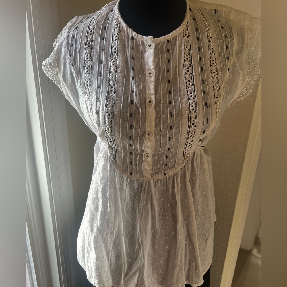 Cream Buttoned Embroidery Blouse with Mandarin Collar